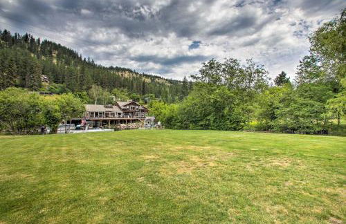 Waterfront Cabin with 2 Boat Docks and Mtn Views! - Foto 30