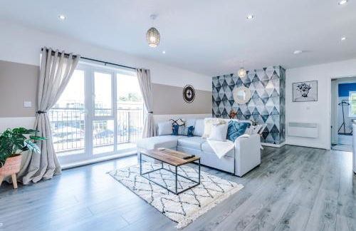 Formby Village Apartments By Greenstay Serviced Accommodation - Perfect For SHORT & LONG STAYS - Couples, Friends, Families & Business Travellers All Welcome - Dog Friendly - 7 - Foto 1