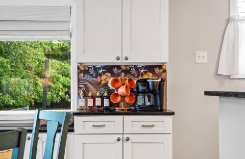 4 Bedroom Pool and Hot Tub Home Near Cleveland - Photo 35