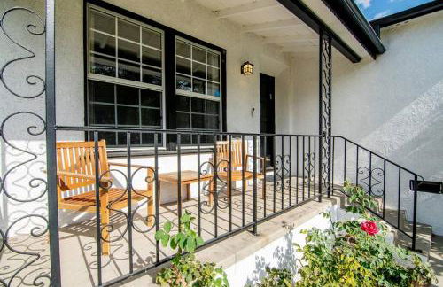 Updated 3-Bedroom LA Home with Backyard, BBQ & Family-Friendly Amenities - Photo 44