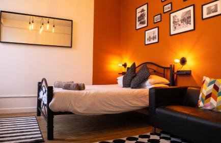 NEWLY Refurbed - Large Studio Apt With Private Parking - Foto 1