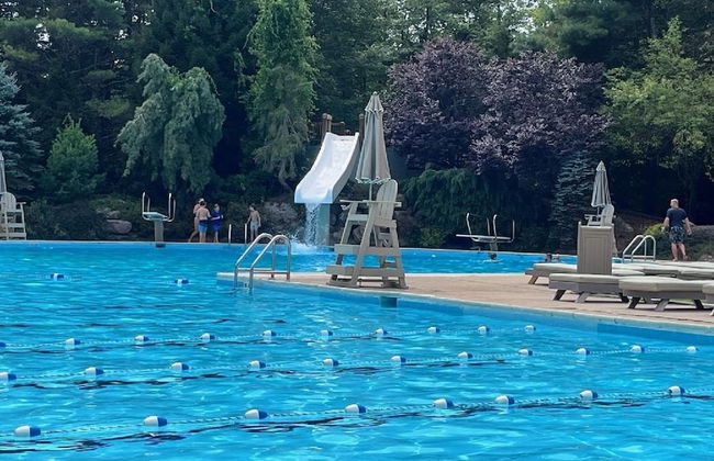 The Nest at Pinecrest by Avantstay Hot Tub Spacious Deck Game Room Fire Pit - Foto 51