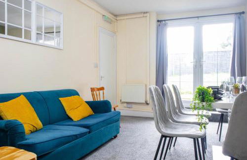 3 Bedroom House - Free Parking-Hospital-Contractors-Families - Long Stay Rates Available - Photo 35