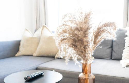 1BR River Retreat - Sleeps 4 - Parking - Foto 26