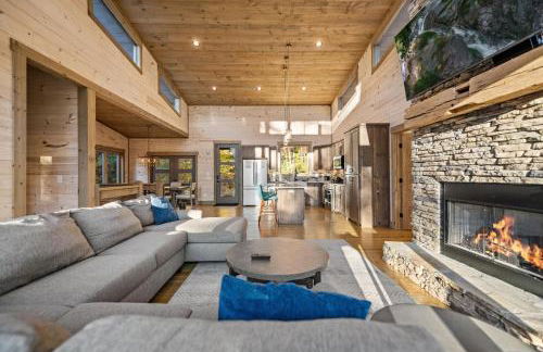 Honeysuckle Chalet - Luxe Mountain Chalet - Hot Tub, Wi-Fi, Pool Table, Party Deck, Fire Pit - 15 mins to Blue Ridge! - Foto 20