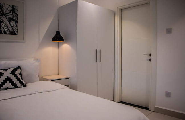 Embassy Gardens Premier Suites - Photo 7