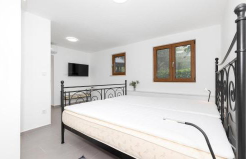 1 Bedroom Nice Apartment In Mali Losinj - Foto 9