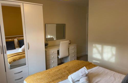 Fleetwood - 3 bedroom apartment, fab 4 contractors - Foto 12