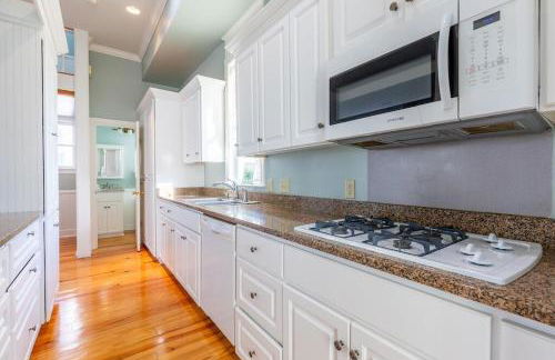 Centennial Coast Cottage - with Heated pool - Foto 41