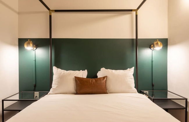 Sosuite 2BR Apt w W/d, Gym, On-site Restaurant - Photo 21