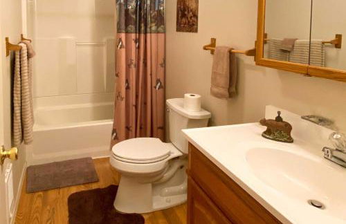 Private 2-Acre Retreat with MTN Views, Walk to River - Foto 11