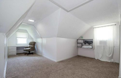 Home Sweet Home - Loft 3 BR - 1 BA WIFI SMART TV - Photo 13