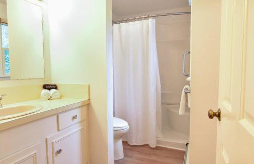 Sunroom Mins to Beaches Views of Marsh - Foto 25