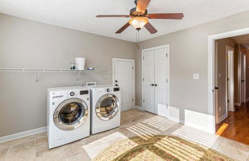 Amazing Home w/ Huge Pool, Game Tables, Movie room, and More! - Foto 39