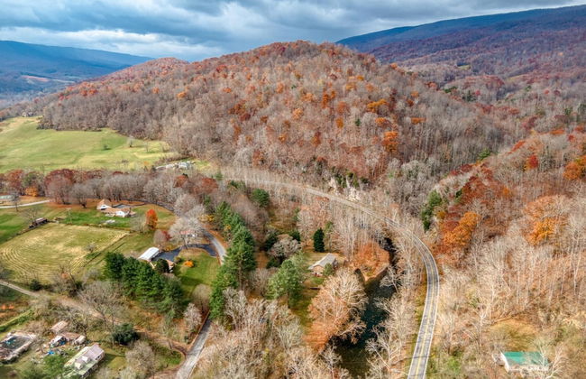 4BR Lodge on Wolf Creek – Fishing, Hiking, New River Fun & Hokie Weekends - Foto 77