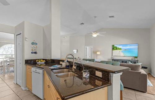 Sunny 4BR with Screened in Pool and Lanai - Foto 18
