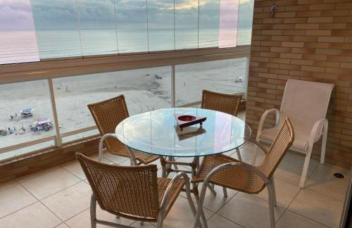 Apto Varanda Gourmet Pé na Areia, Domingo saída até as 20horas - Foto 10