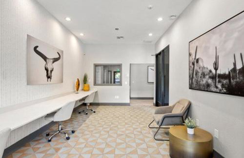 2BR Modern Hideaway near Downtown, Gated, Pool - Foto 21