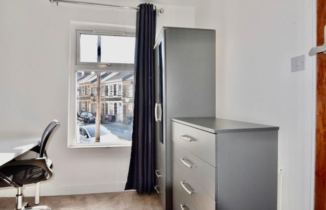 Cheer full 4 Bedroom House Train Station - Foto 15