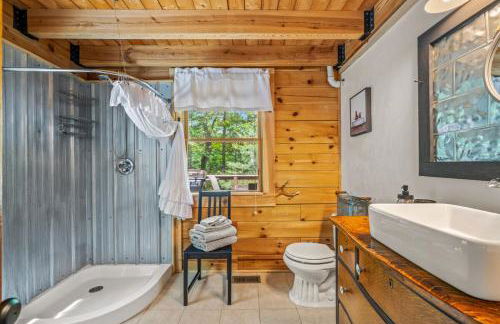 Mallard Creek Cabin - Firepit - Kitchenette - Large Deck - Gas Grill - Foto 3