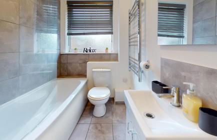 Cosy 2 bed Apartment 1st Floor Business & Leisure Parking and Wifi by Jesswood Properties - Foto 14