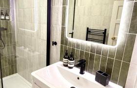 Newly refurbished 2 BR Apartment in South London - Photo 47