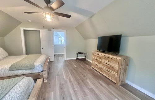 New 2023 Waterfront Home near Acadia with Hot Tub - Foto 33