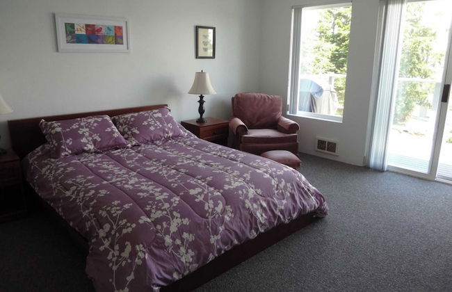 Incredible Water Views, Deck Relaxing Retreat Greenbank Getaway by Avantstay - Foto 12