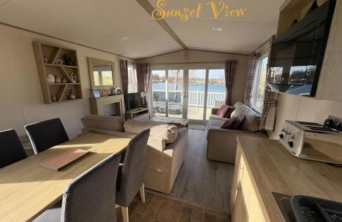 Tattershall Lakes Sunset View Caravan Lakeside, Hot Tub, Garden, Private Fishing Peg & WiFi - Foto 8