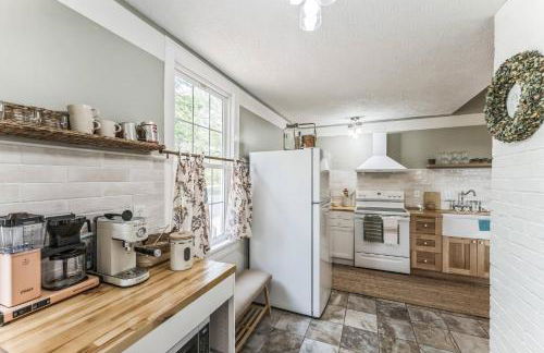 Old School Charm | Sleeps 6 - Foto 27