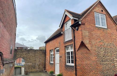 Charming & Cosy Town Centre Home with Parking - Foto 1