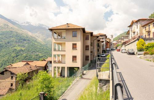 Sciura Elena's Terrace With Lake, Mounts & Valley by Halldis - Foto 45