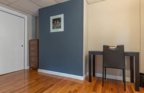 Central 3 Bed 1 Bath in Historic Building - Foto 14