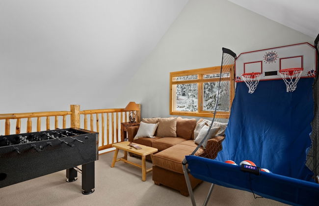 MODERN 4,500 sqft Ski Chalet: 5 Br + 6 Ba | Pool Table | Pool + PRIVATE Hot Tub - Photo 54