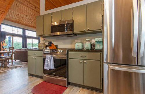 Gorgeous cabin 3bdrm/3bth, hot tub, fireplace, kid/pet friendly - Foto 54