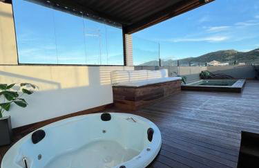 Triplex com hidro e piscina - Foto 1