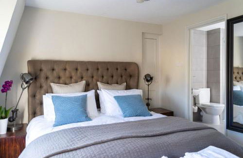 Bespoke Central Town House - Photo 29