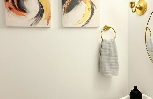 Spacious 4BR House Sleeps 9 Outdoor Lounge with Fire Pit plus Games - Foto 38