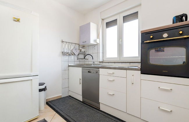 Simplistic Apartment in Malinska near Sea - Foto 11