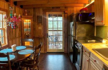 Magical Tree House Experience with a Private Hot Tub in Shenandoah Valley, Virginia - Foto 9