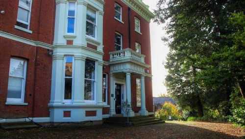 Torrington Hall - Photo 5