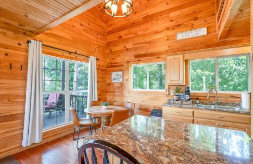 Cloud 9 Cabin with an indoor pool hot tub & fire pit - Foto 10