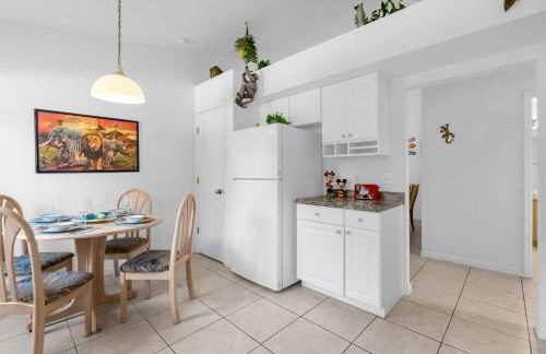 Upstay - Games & Private Pool Family Home - Photo 16