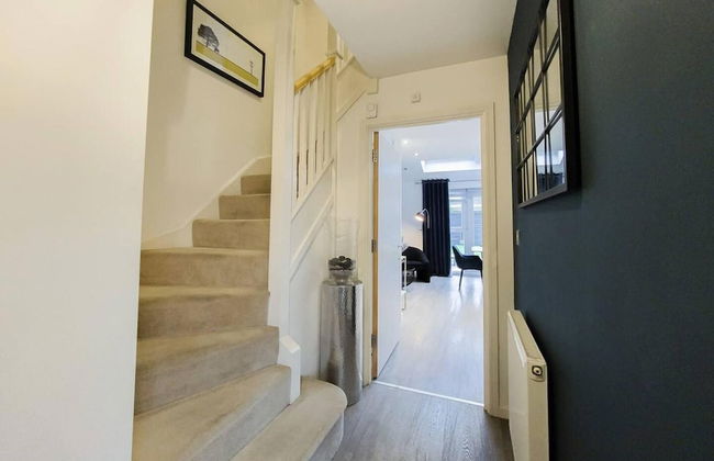 Stunning 4 Bed House With Cinema Room & Parking - Foto 4