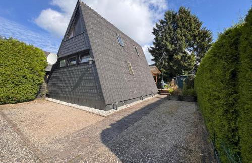 Gemütliches Ferienhaus in der Eifel mit Pool, Tennisplatz, Minigolf und nahem See - Foto 3