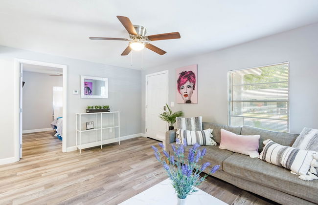 Sleeps 4 Hot Tub Fenced INN - Foto 5