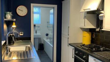 3 Bed Family House Free Parking - Foto 5