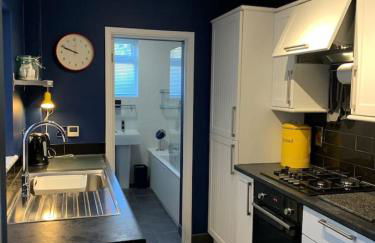 3 Bed Family House Free Parking - Foto 5