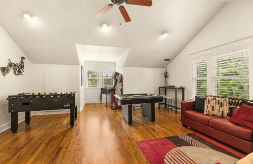 Ponderosa Escape Stunning Location Incredible Game Room Urban Trail System AC EV-charger - Photo 7