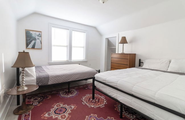 Spacious 4BR Family Home in Detroit Wifi & Parking - Foto 10